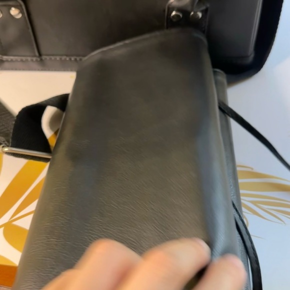 Large makeup box + and Bobbi brown brush bag - Picture 3 of 4